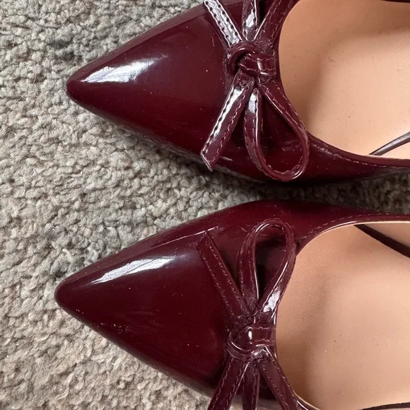 Bandolino Burgundy Patent Slingback Kitten Heels - Picture 2 of 5